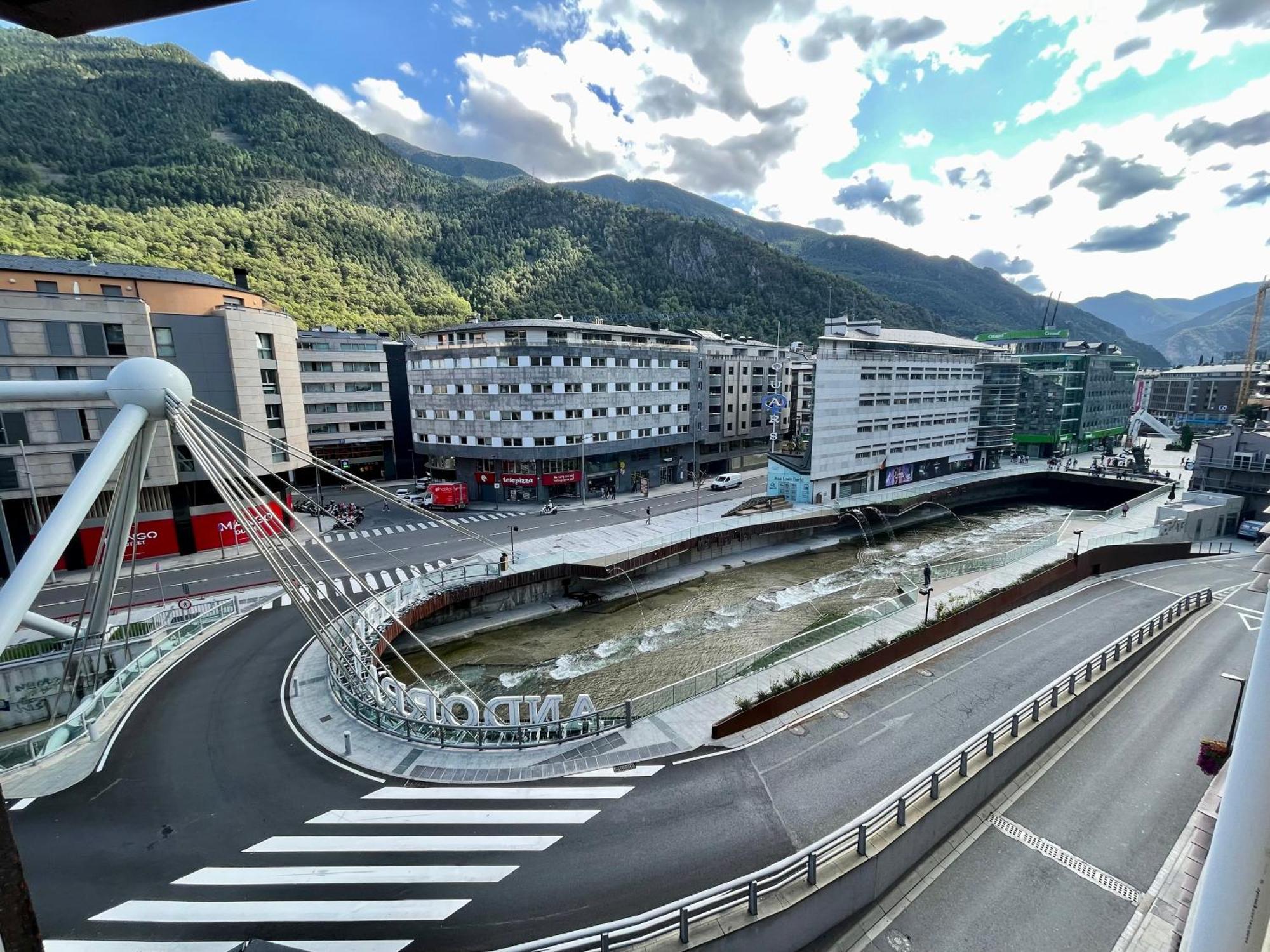 Ferienwohnung Apartamento En El Centro De Andorra La Vella Con Parking Exterior foto